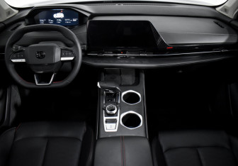 Подержанный автомобиль Changan UNI-S 2024 года (14 фото)