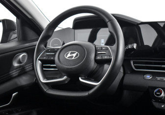 Подержанный автомобиль Hyundai Elantra Sedan 2024 года (15 фото)