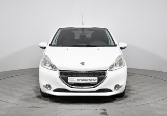 Подержанный автомобиль Peugeot 208 2013 года (2 фото)