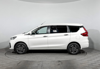Подержанный автомобиль Suzuki Ertiga 2022 года (8 фото)
