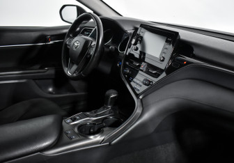 Подержанный автомобиль Toyota Camry Sedan 2021 года (13 фото)