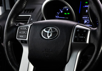 Подержанный автомобиль Toyota Land Cruiser Prado 2016 года (12 фото)
