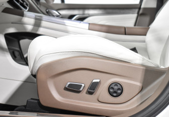 Подержанный автомобиль Voyah Free 2023 года (11 фото)