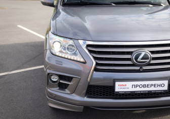 Подержанный автомобиль Lexus LX 2014 года (5 фото)