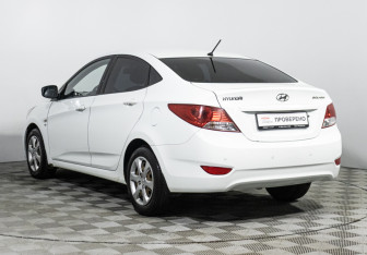 Подержанный автомобиль Hyundai Solaris Sedan 2013 года (7 фото)