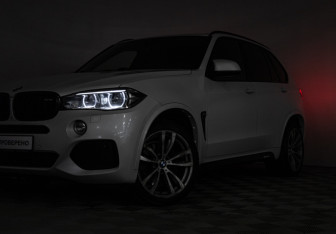 Подержанный автомобиль BMW X5 2017 года (32 фото)
