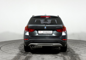 Подержанный автомобиль BMW X1 2013 года (6 фото)