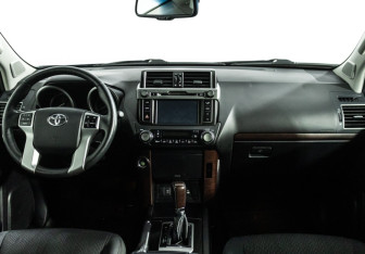 Подержанный автомобиль Toyota Land Cruiser Prado 2014 года (13 фото)