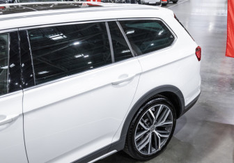 Подержанный автомобиль Volkswagen Passat Wagon 2019 года (18 фото)