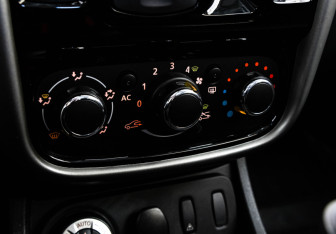 Подержанный автомобиль Renault Duster 2014 года (13 фото)