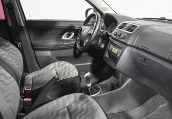 Подержанный автомобиль Skoda Fabia Wagon 2008 года (12 фото)