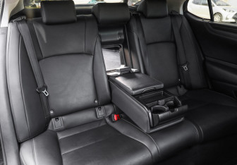 Подержанный автомобиль Lexus ES 2019 года (33 фото)