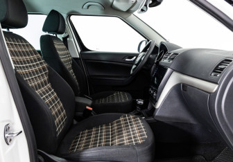 Подержанный автомобиль Skoda Yeti 2012 года (14 фото)