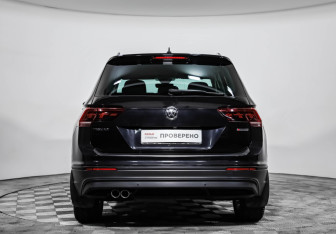 Подержанный автомобиль Volkswagen Tiguan 2019 года (6 фото)