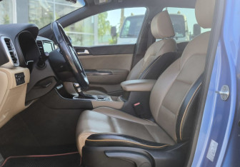 Подержанный автомобиль Kia Sportage 2018 года (9 фото)