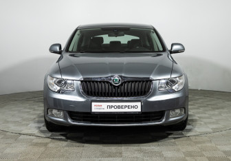 Подержанный автомобиль Skoda Superb Liftback 2011 года (2 фото)