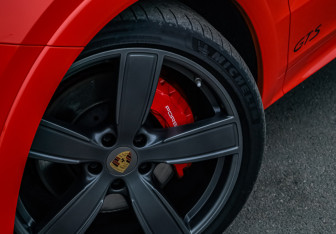 Подержанный автомобиль Porsche Cayenne 2021 года (3 фото)