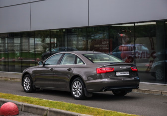 Подержанный автомобиль Audi A6 Sedan 2012 года (8 фото)
