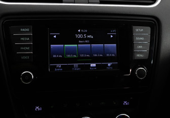 Подержанный автомобиль Skoda Octavia Liftback 2013 года (16 фото)