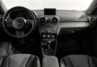 Подержанный автомобиль Audi A1 2013 года (14 фото)