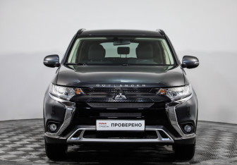 Подержанный автомобиль Mitsubishi Outlander 2022 года (2 фото)