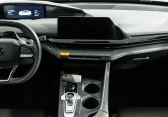 Подержанный автомобиль Changan UNI-V 2023 года (14 фото)