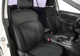 Подержанный автомобиль Subaru XV 2013 года (20 фото)