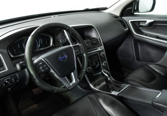 Подержанный автомобиль Volvo XC60 2014 года (11 фото)