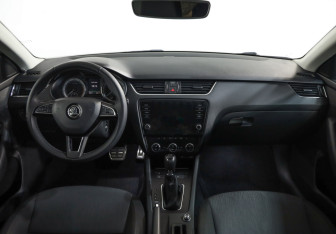 Подержанный автомобиль Skoda Octavia Liftback 2017 года (9 фото)