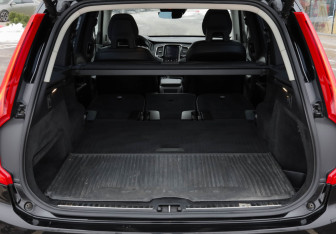 Подержанный автомобиль Volvo XC90 2015 года (30 фото)