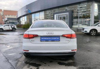 Подержанный автомобиль Audi A4 Sedan 2015 года (5 фото)
