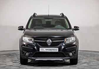 Подержанный автомобиль Renault Sandero 2017 года (2 фото)