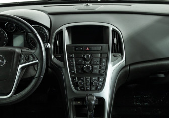 Подержанный автомобиль Opel Astra Hatchback 2015 года (14 фото)