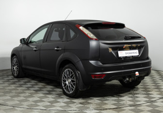 Подержанный автомобиль Ford Focus Hatchback 2009 года (7 фото)