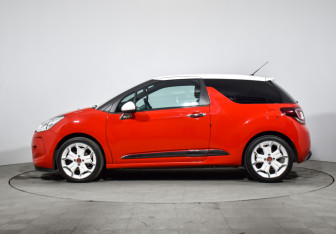 Подержанный автомобиль Citroen DS3 Hatchback 2013 года (8 фото)