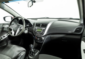 Подержанный автомобиль Hyundai Solaris Sedan 2013 года (9 фото)