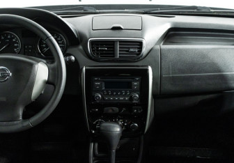 Подержанный автомобиль Nissan Terrano 2014 года (14 фото)