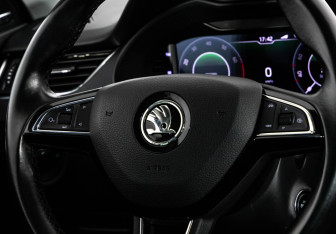 Подержанный автомобиль Skoda Octavia Liftback 2019 года (11 фото)