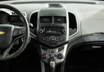 Подержанный автомобиль Chevrolet Aveo Sedan 2012 года (14 фото)