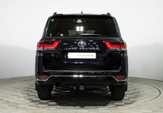 Подержанный автомобиль Toyota Land Cruiser Suv 2021 года (6 фото)