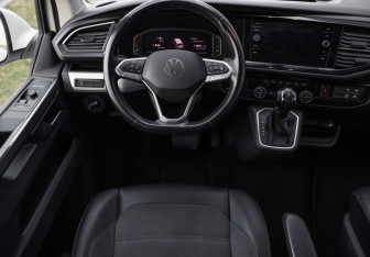 Подержанный автомобиль Volkswagen Multivan 2020 года (14 фото)