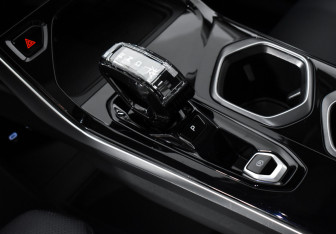Подержанный автомобиль Geely Atlas 2023 года (12 фото)
