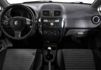 Подержанный автомобиль Suzuki SX4 Hatchback 2012 года (14 фото)