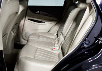 Подержанный автомобиль Infiniti QX50 2015 года (11 фото)