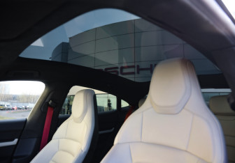 Подержанный автомобиль Porsche Taycan 2021 года (34 фото)