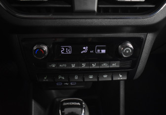 Подержанный автомобиль Skoda Rapid Liftback 2020 года (15 фото)