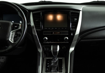 Подержанный автомобиль Mitsubishi Montero Sport 2022 года (22 фото)