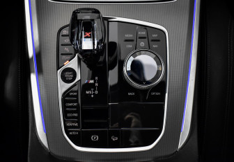 Подержанный автомобиль BMW X5 2020 года (15 фото)