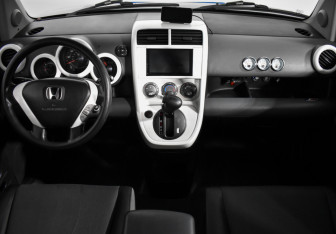 Подержанный автомобиль Honda Element 2003 года (15 фото)