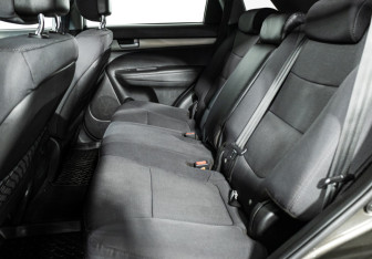 Подержанный автомобиль Kia Sorento 2011 года (10 фото)
